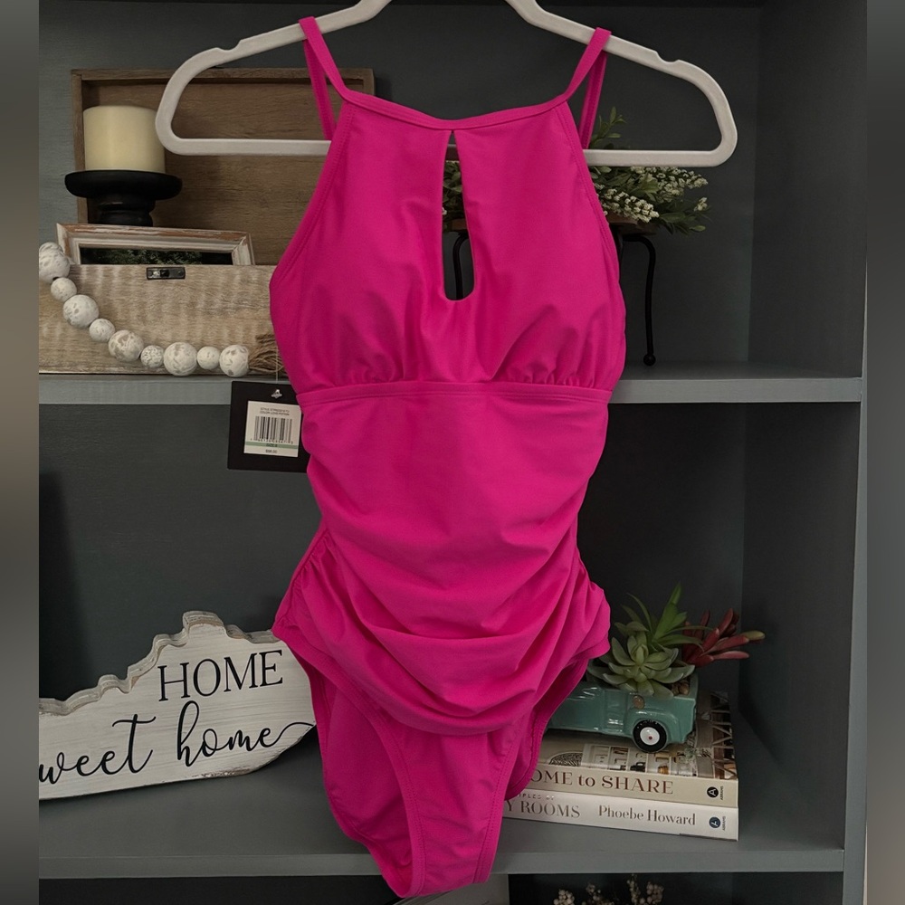Brand new w/tags Ladies bright pink Ellen Tracy one piece bathing suit size 8